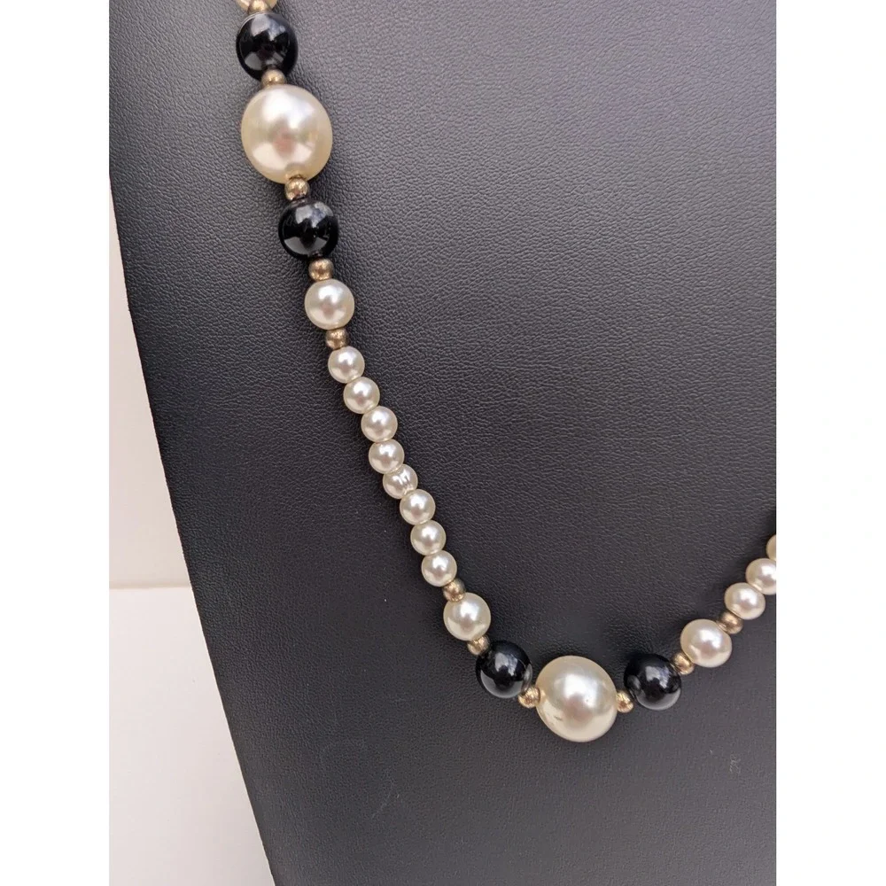 Vintage Faux Pearl Necklace Black White Graduated Beaded Gold Tone Clasp 24 Inch